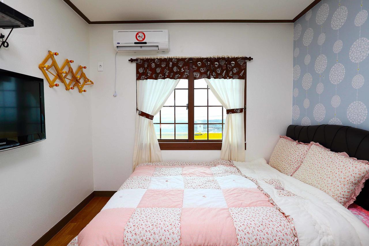 Gyeryonggil Pension Jeju Exterior foto