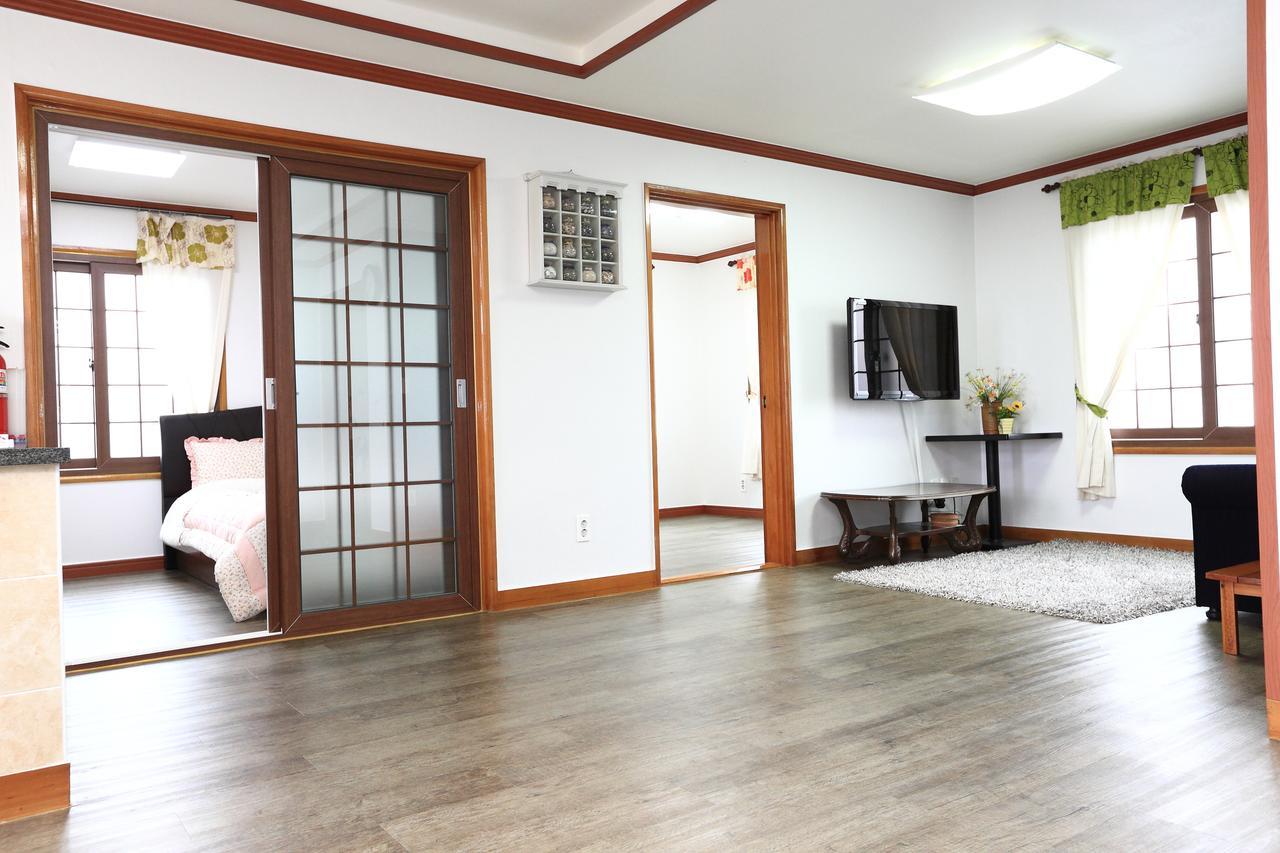 Gyeryonggil Pension Jeju Exterior foto